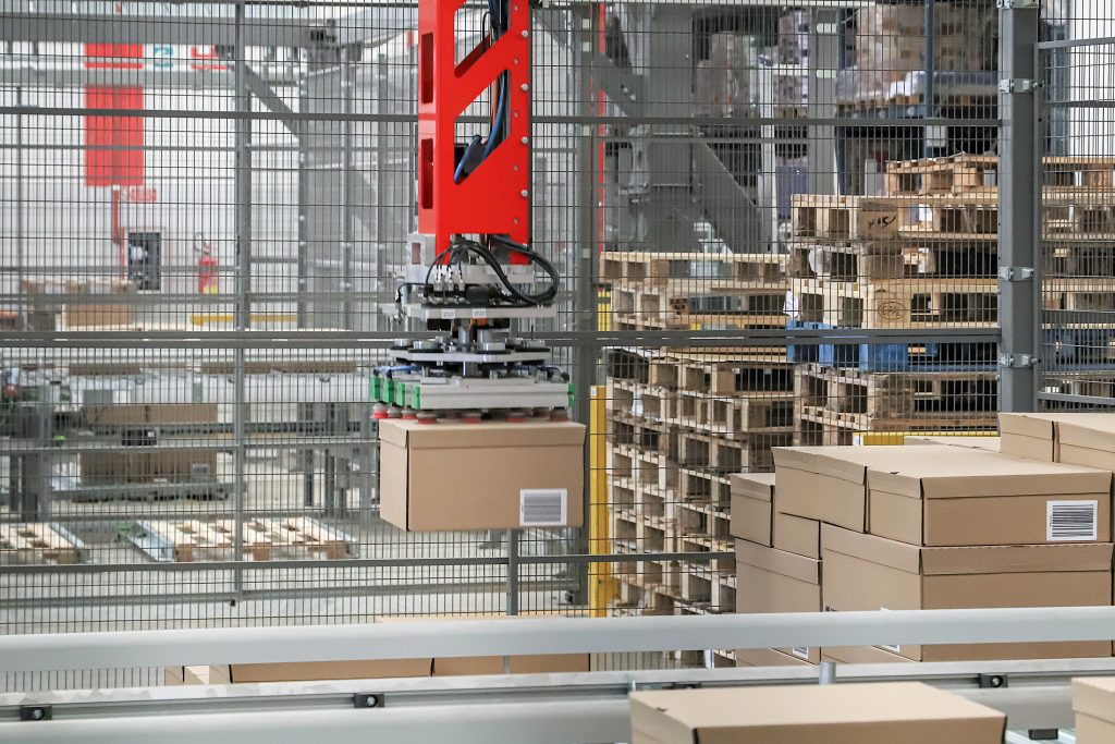 Palletizer-packaging-line-in-a-logistics-warehouse.